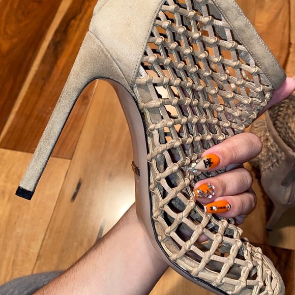 BRAND NEW | GUCCI HEELS SIZE 35 (5) - Picture 5 of 8